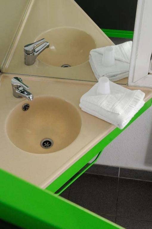 Lemon Hotel - Mery Sur Oise/Cergy Phòng bức ảnh